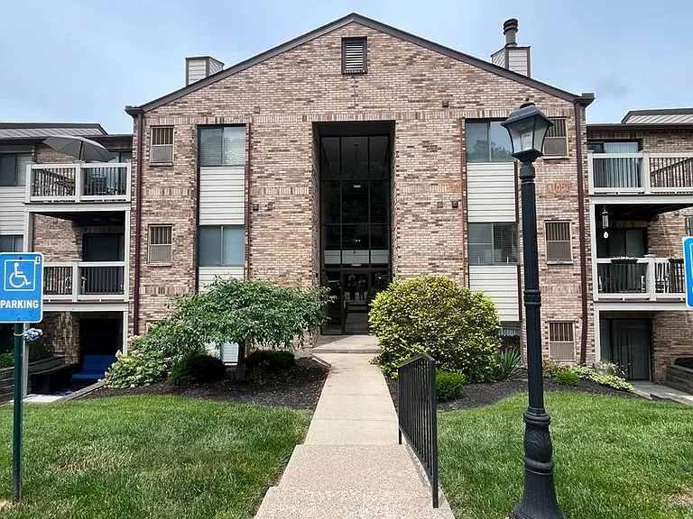 24 Woodland Hills Dr #11 — Photo 1