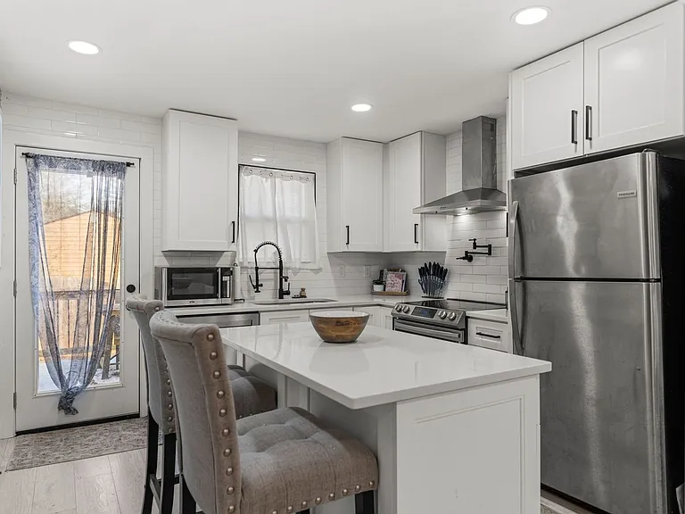 20 Virginia Dr — Photo 10