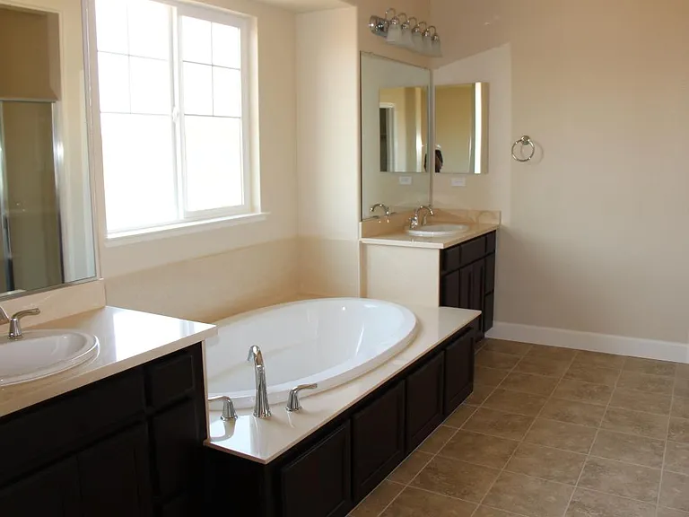 545 W Esplanade Dr — Photo 5