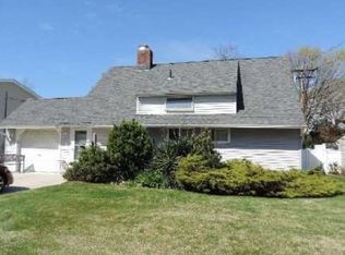 6 Welcome Ln, Wantagh, NY 11793