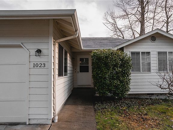 2nd image of 1023 101st Dr SE