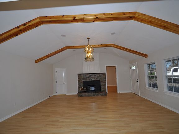 2nd image of 209 W 5th St