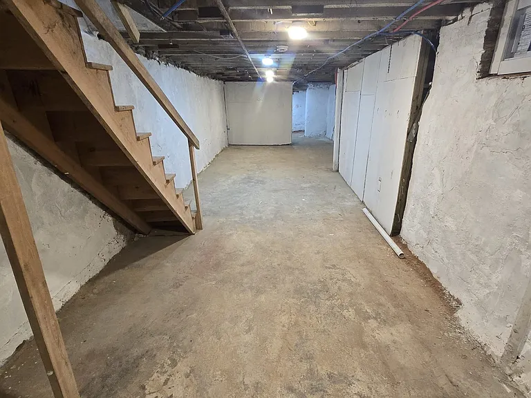 1727 W Butler St — Photo 9