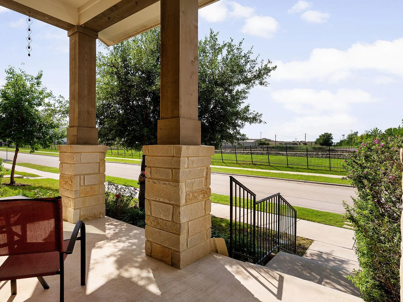 3 bed, 3.0 bath, 1991 sqft, $2,800 — Photo 3