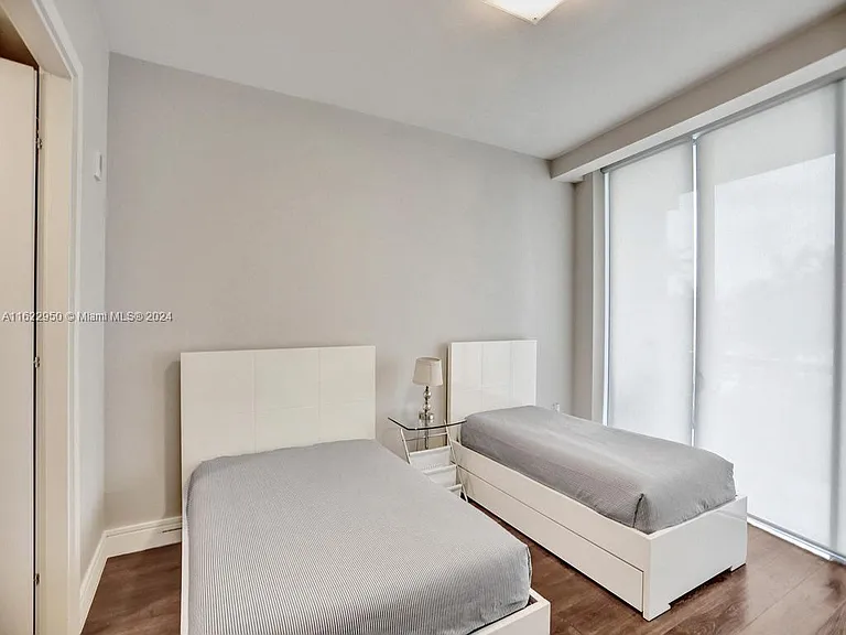 3250 NE 188th St #207 — Photo 76