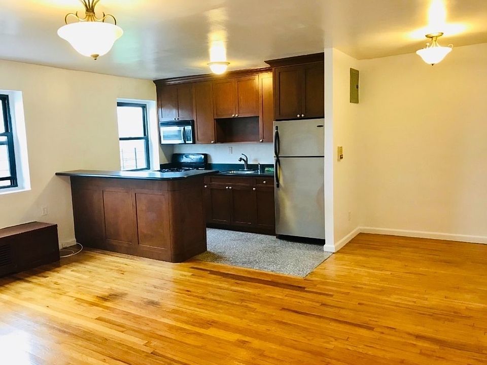 1st image of 2510 31st Ave APT 6L