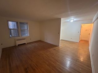 42-05 147th St #2G, Flushing, NY 11355