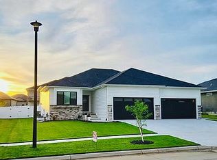 920 N 104th St, Lincoln, NE 68527