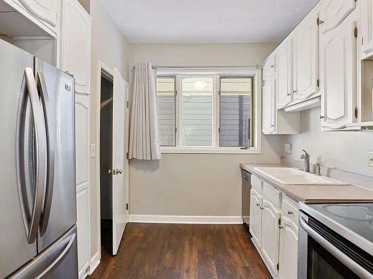 1377 Jefferson Ave — Photo 14