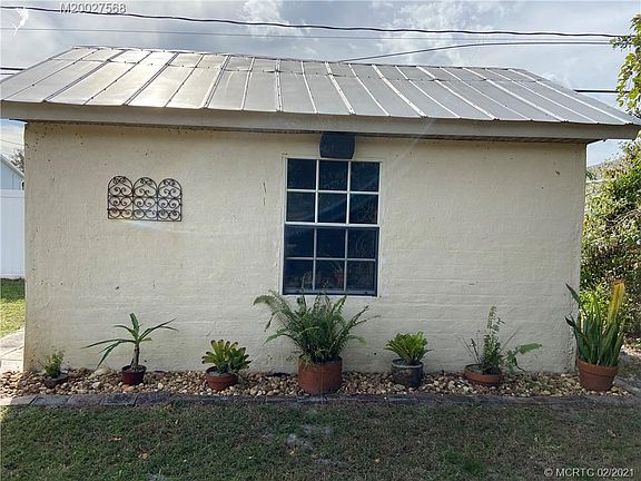 4th image of 229 SW Tulip Blvd