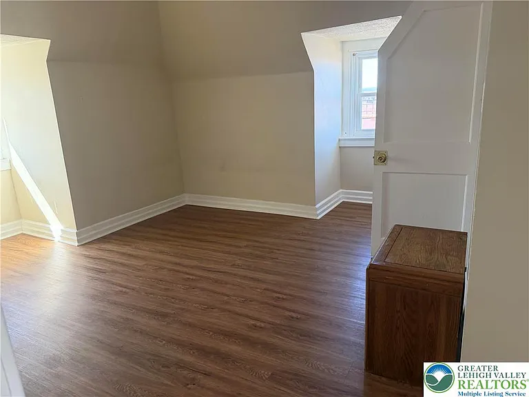 1201 E 4th St #4 — Photo 12