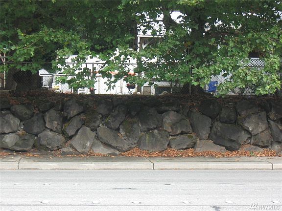 2nd image of 5106 E Lake Sammamish Pkwy SE