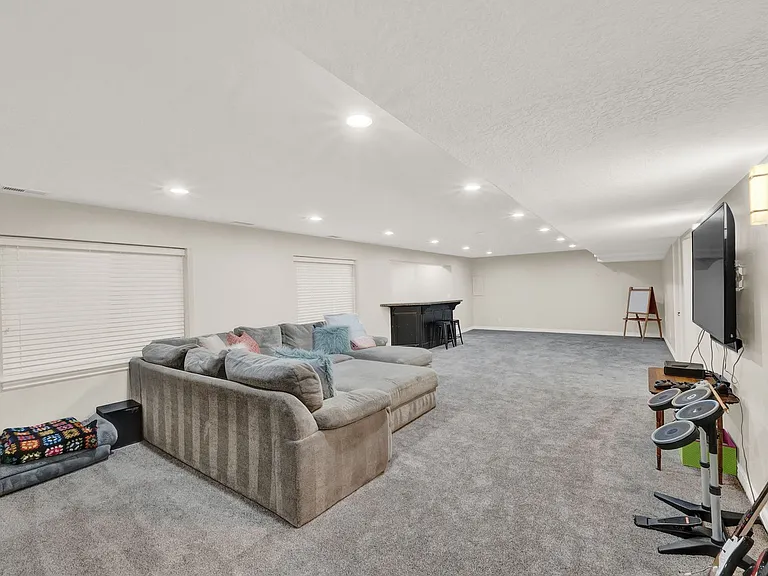 1693 E Crimson Oak Dr — Photo 22