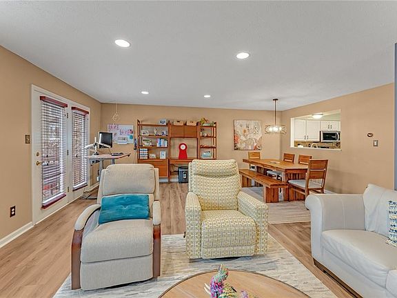 4th image of 474 Cherryhill Dr