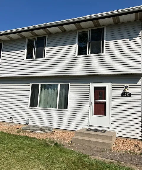 1077 Thorndale Ave — Photo 2