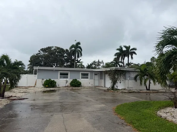 6971 S Shore Dr S, South Pasadena, FL 33707