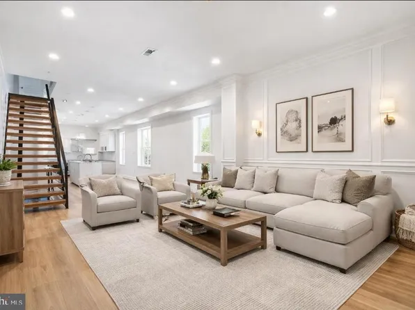 83 W Sharpnack St, Philadelphia, PA 19119