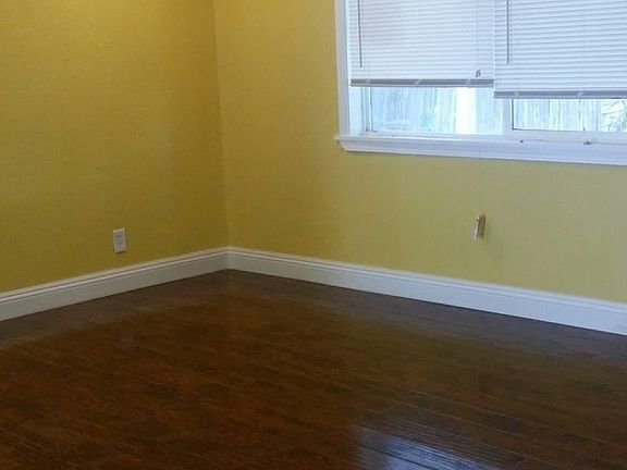 5th image of 411 Potomac Ave
