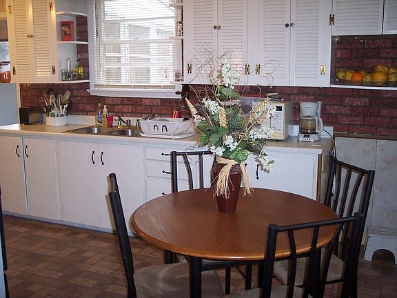 Eat-in Kitchen