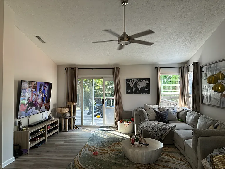 218 Walter Ct — Photo 4