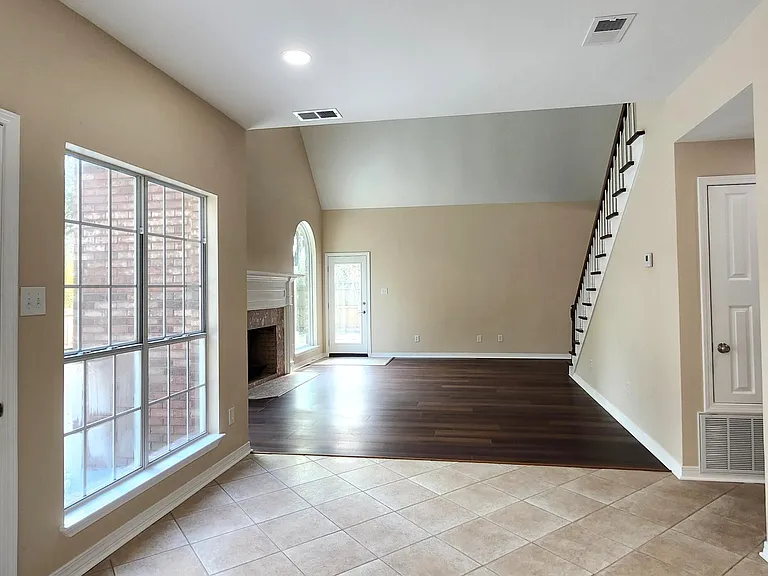 3829 Versailles Ct — Photo 8