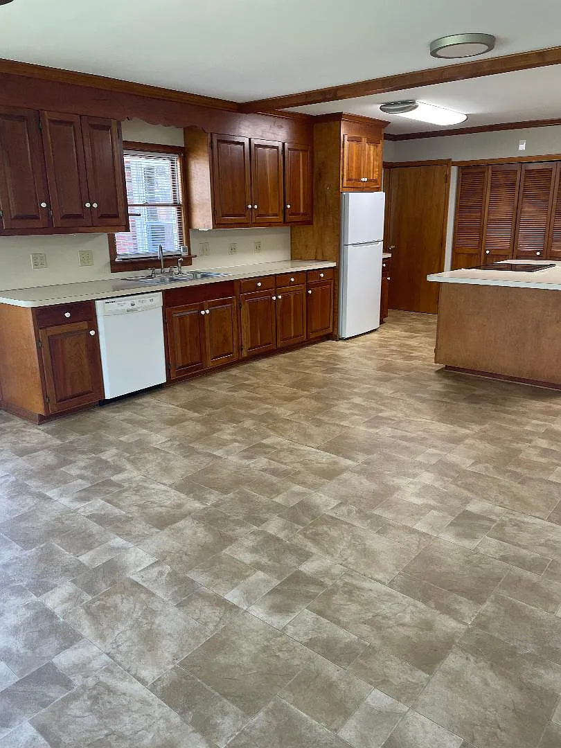 3 bed, 1800 sqft, $2,100 — Photo 4