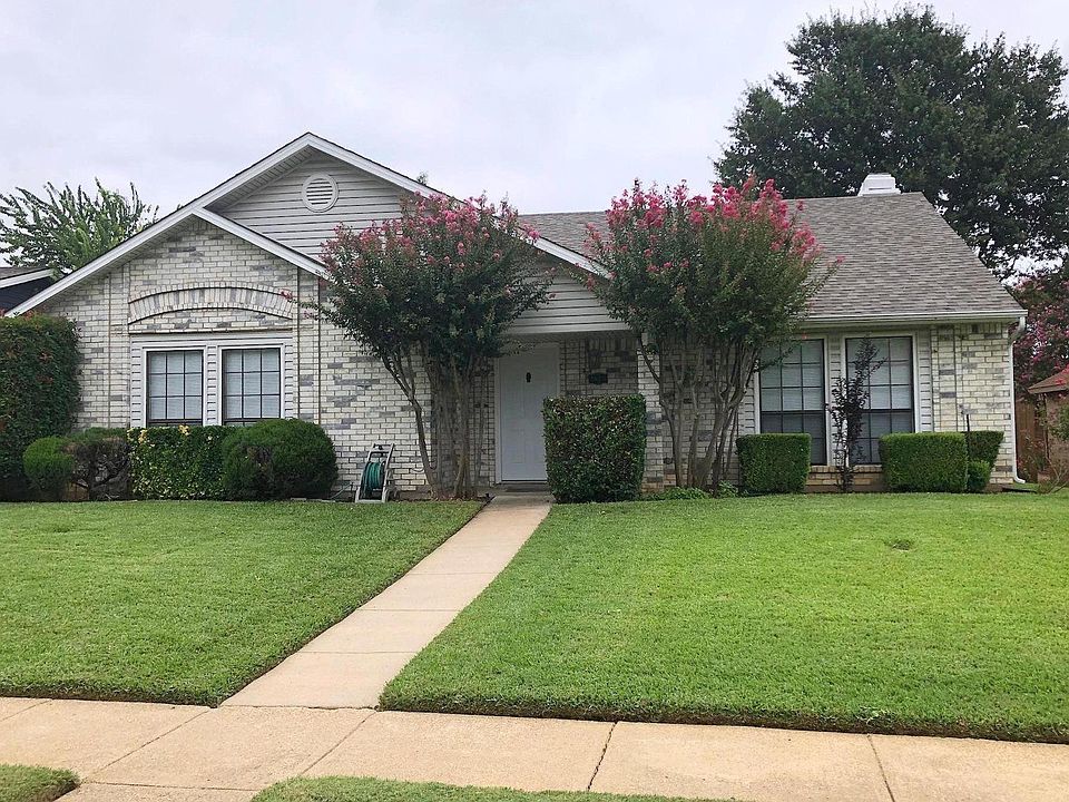 Front of home with fully sprinklered yard. Call 214-402-7825 for appointment.