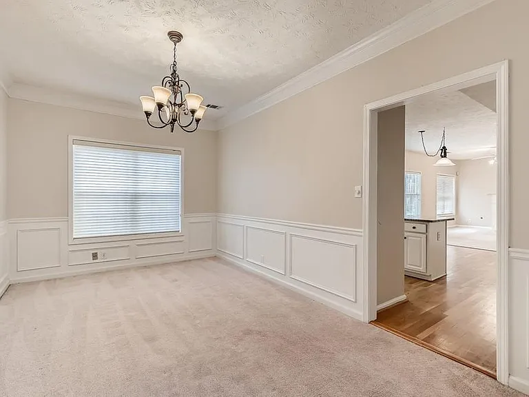 390 Saddle Bridge Dr — Photo 6