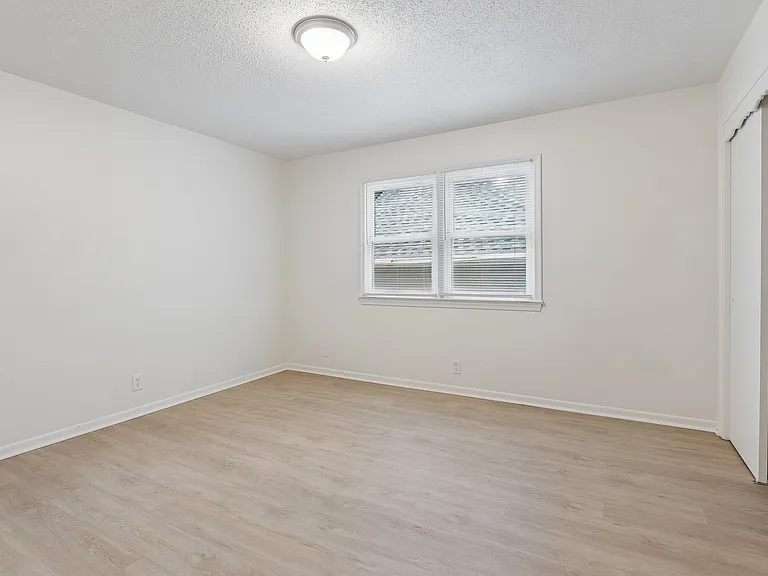1056 S 29th St #9 — Photo 11