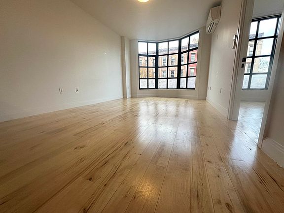 4th image of 564 Saint Johns Pl APT 204