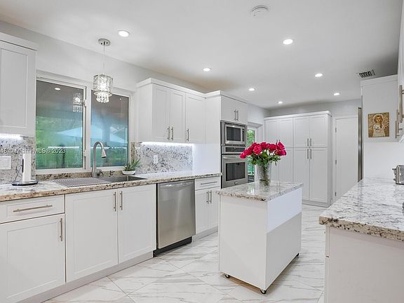 5th image of 8140 SW 136th St