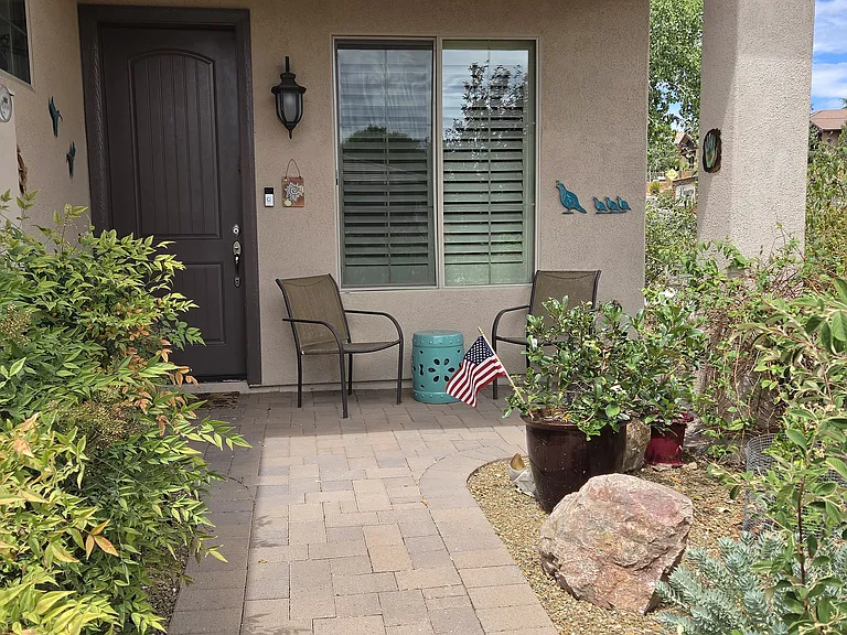 1886 Kensington Ct — Photo 3