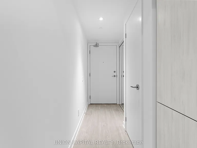 8 Wellesley St W #1007 — Photo 3