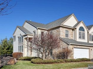 16 Skyview Dr, North Haledon, NJ 07508