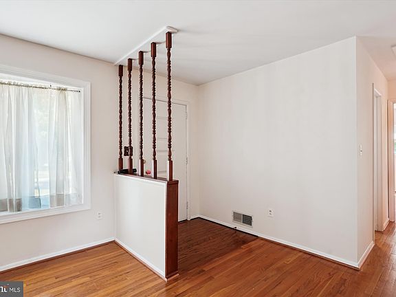 5th image of 803 Lincoln St