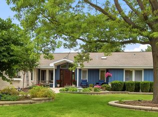 1110 Lake Shore Dr N, Barrington, IL 60010