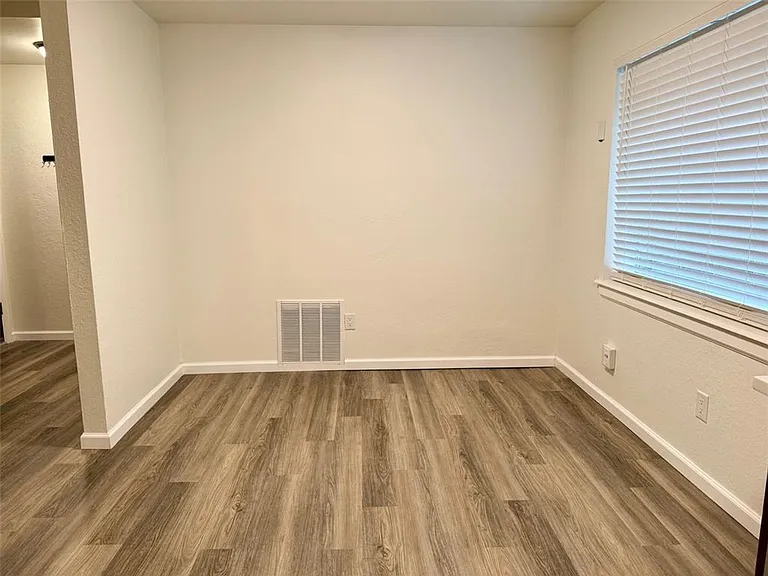 1800 Hillcrest Dr — Photo 11