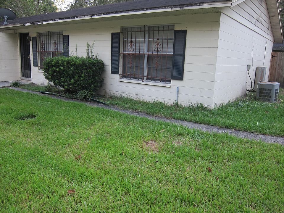 1st image of 2114 NW 55th Blvd APT 28
