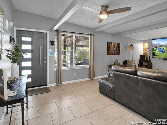 4th image of 215 Brettonwood Dr
