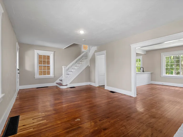 350 Ridgewood Ave — Photo 8