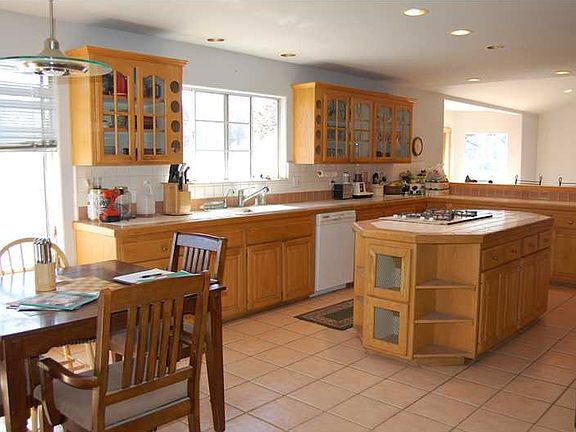 2nd image of 47275 Lakeview Dr