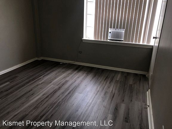 3rd image of 1919 S Pkwy E APT 5