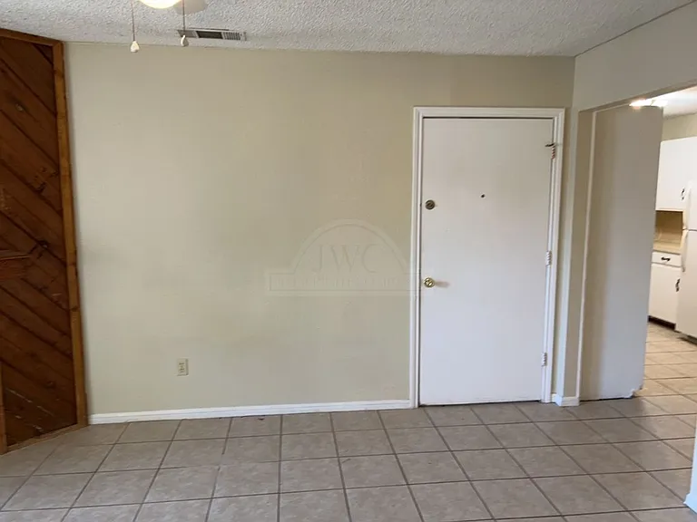 105 Jason Dr — Photo 7