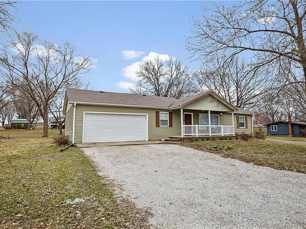 3723 Lake Trenton Dr, Trenton, MO 64683