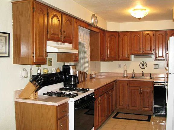 3rd image of 727 Heartwood Dr