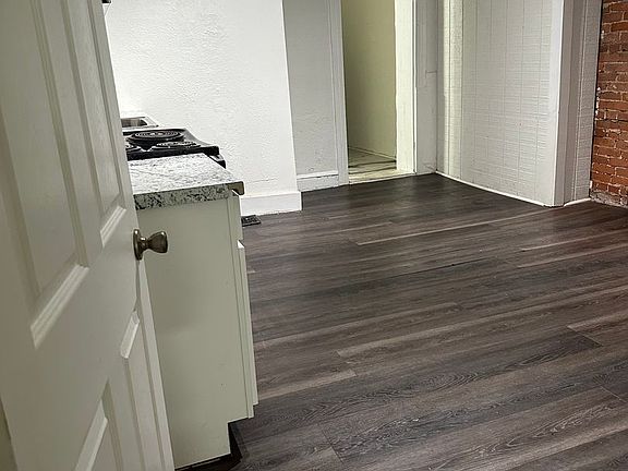 5th image of 326 E King St #1