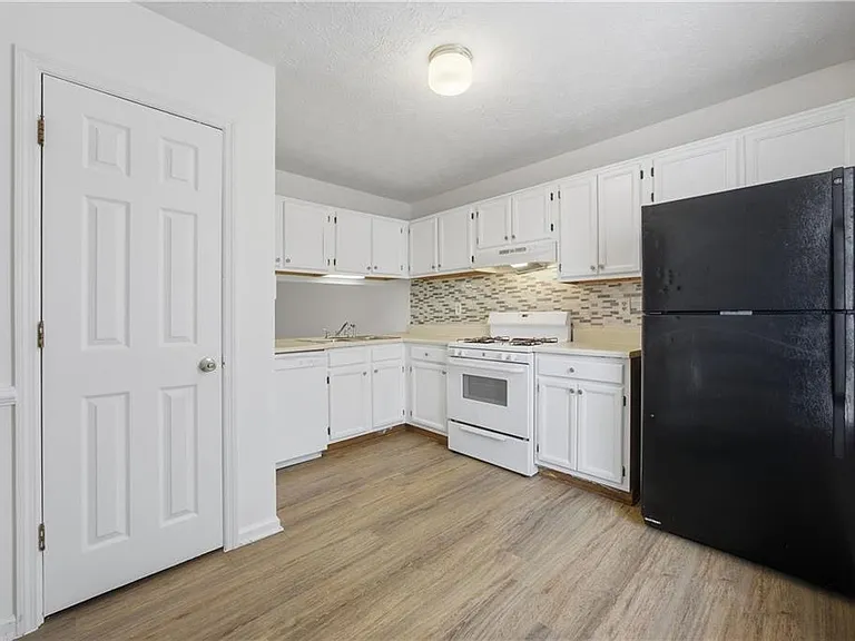 4066 Heritage Valley Ct — Photo 3