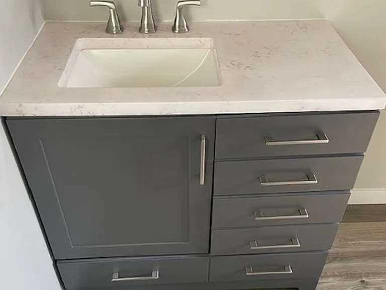 Farrah Apartments: 1 & 2 Bedroom Renovated Units — Photo 44
