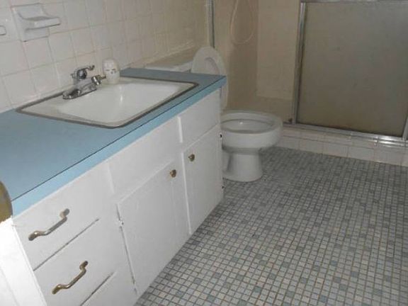 3rd image of 914 Surry Dr