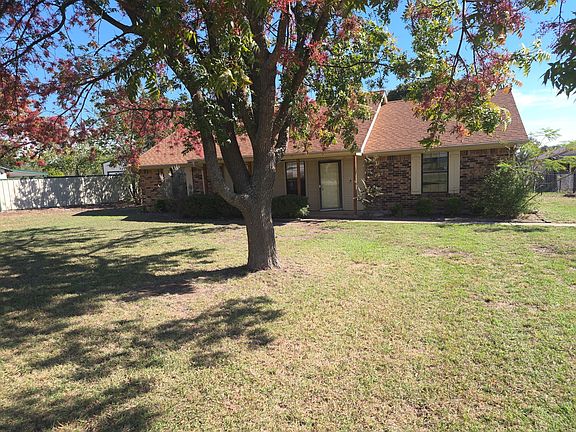 3rd image of 1117 Bradley Dr